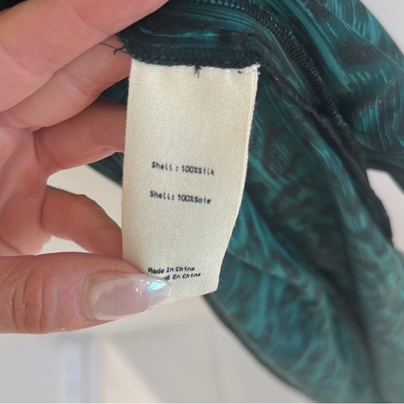 L'AGENCE Cameron Long Shirt Dress in Green Animal Print Dark Glad & Black Lionne - Picture 13 of 16